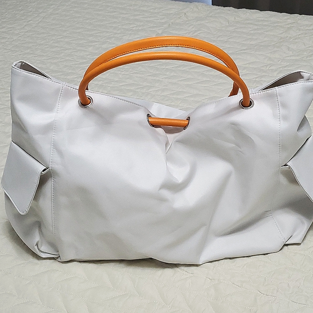 White tote